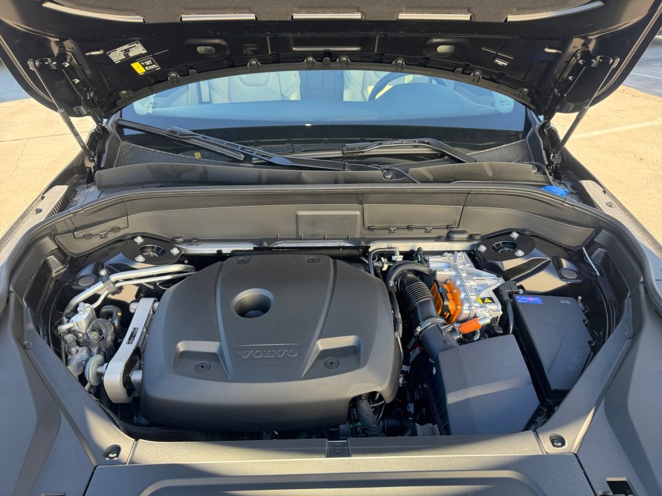 New 2025 Volvo XC90 T8 Plus w/ Protection Package Premier image 16
