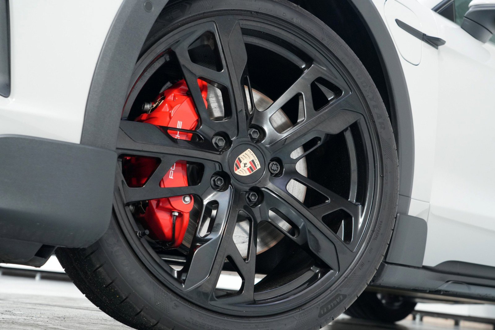 Used 2025 Porsche Taycan 4S w/ Premium Package image 65