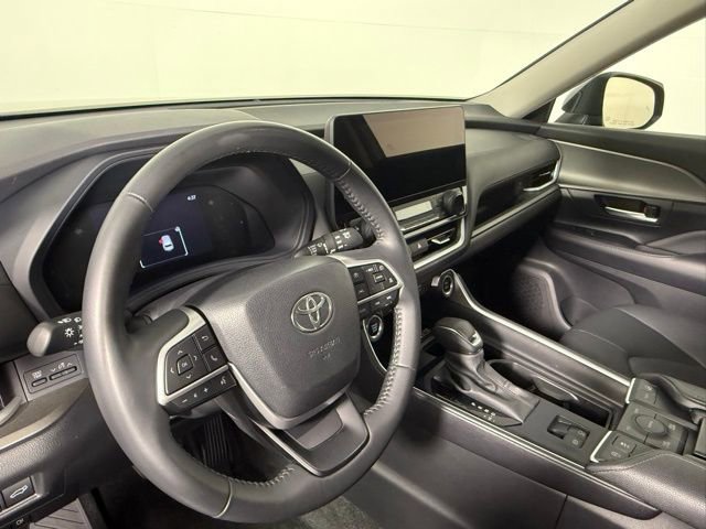 Used 2024 Toyota Grand Highlander XLE AWD/4WD image 16