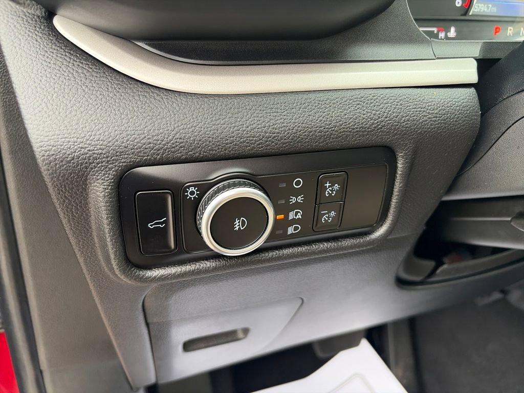 Used 2023 Ford Explorer XLT w/ Equipment Group 202A AWD/4WD image 18