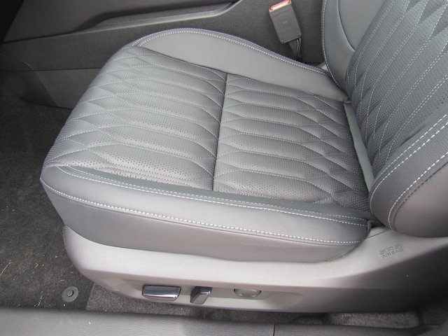 New 2026 Mitsubishi Outlander SEL FWD image 13