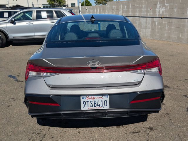 Used 2025 Hyundai Elantra Limited image 6
