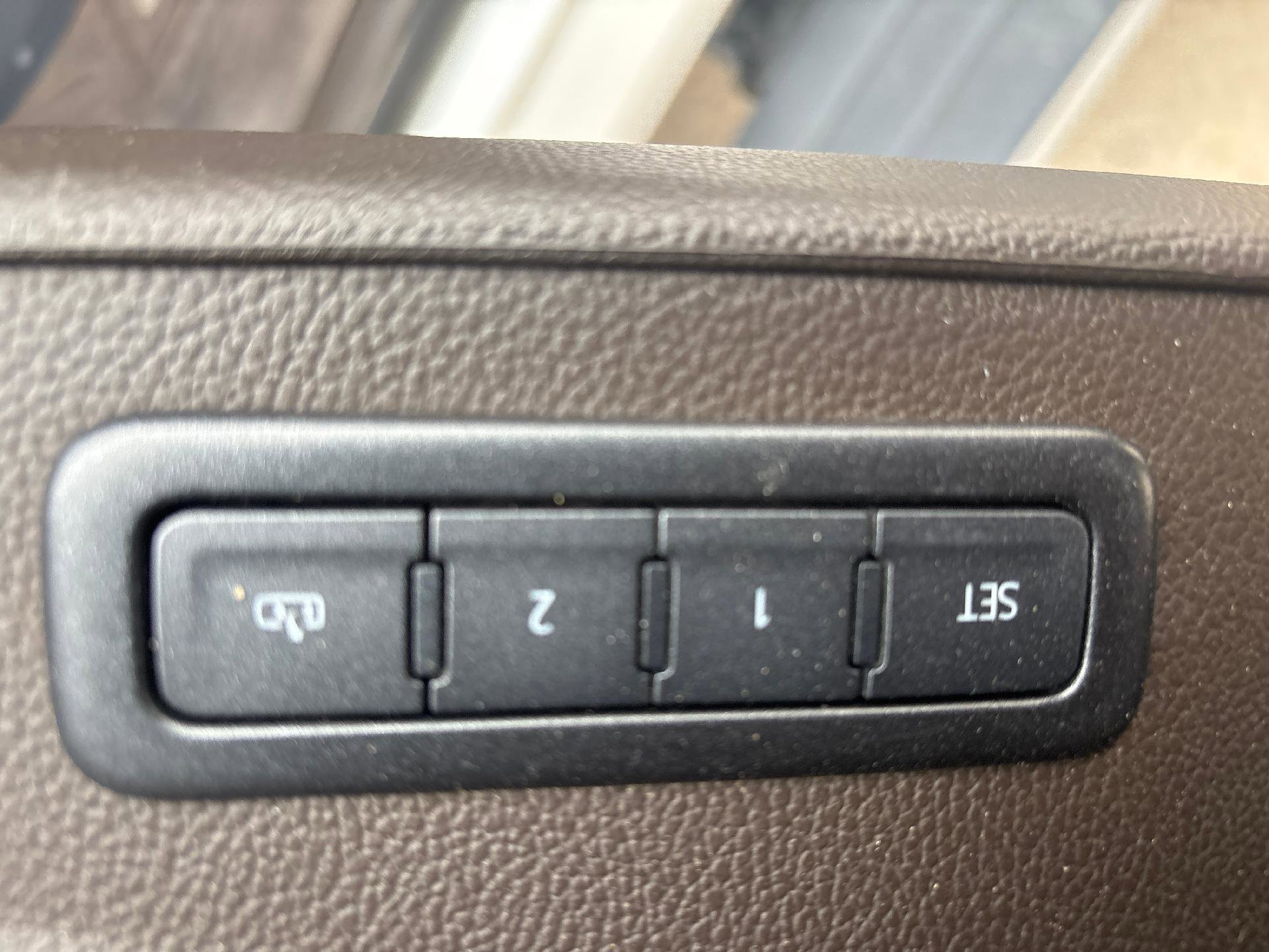 Used 2020 GMC Yukon XL Denali w/ Denali Premium Package image 17