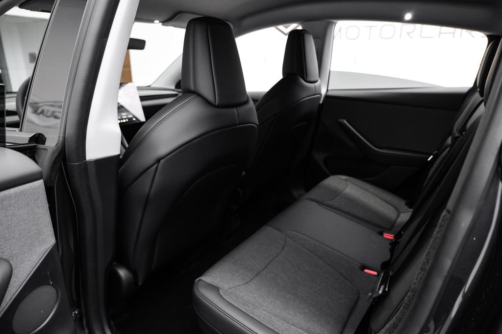 Used 2026 Tesla Model Y 2WD image 36