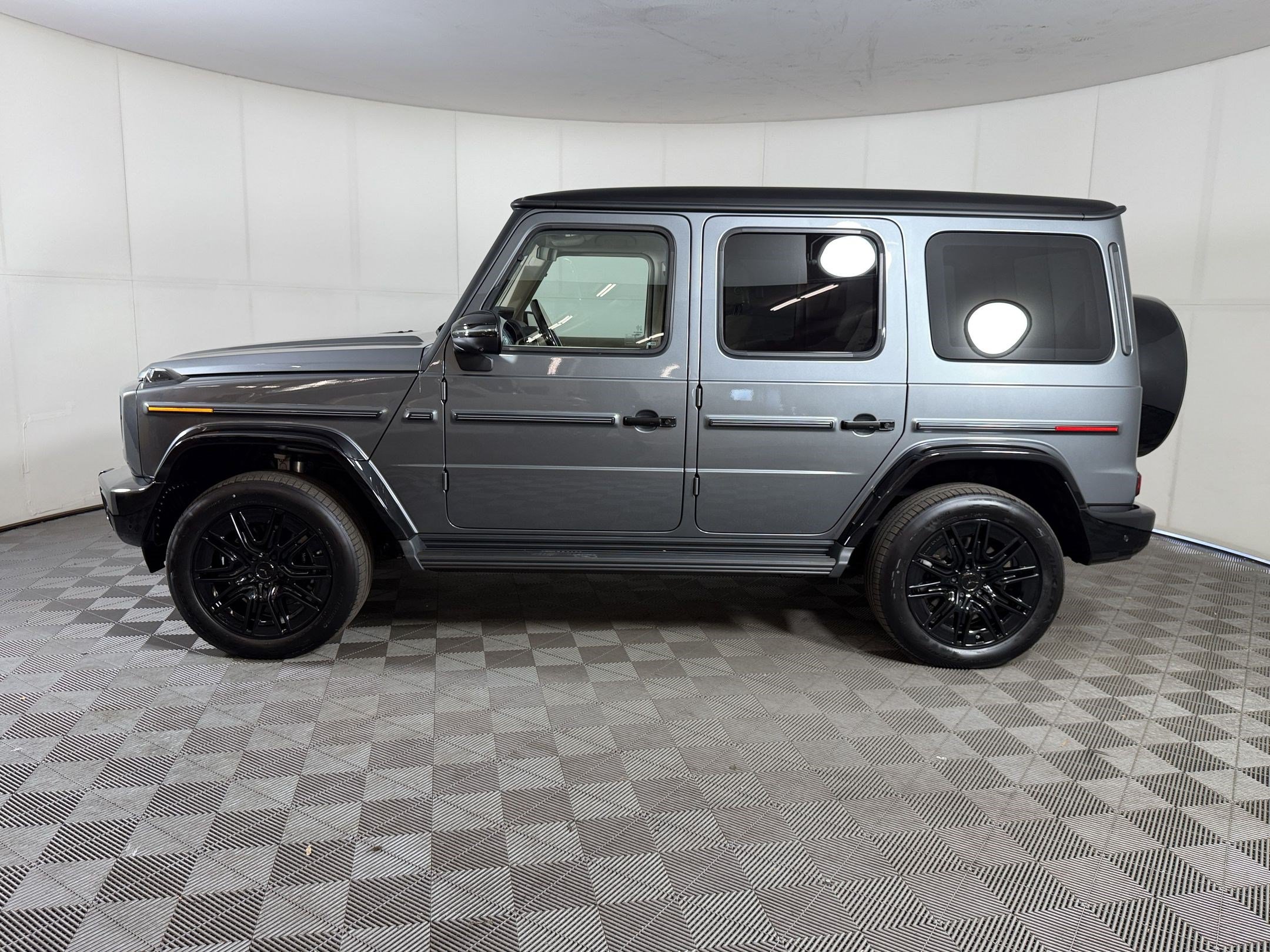 New 2027 Mercedes-Benz G 580 e image 2