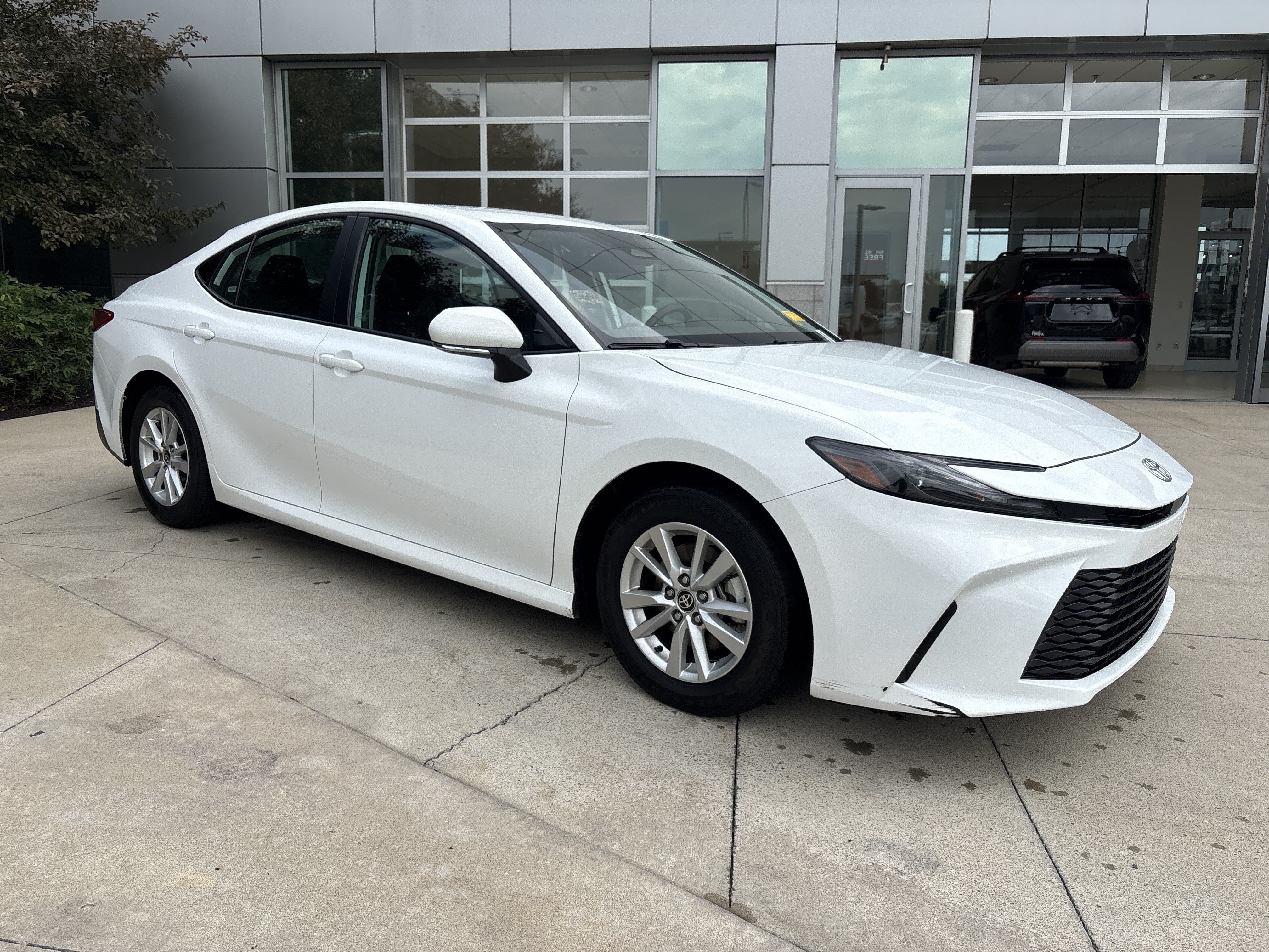 Used 2025 Toyota Camry Hybrid FWD image 2