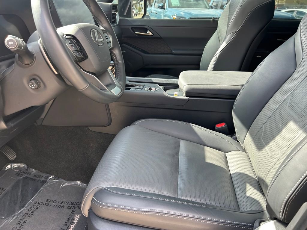 Used 2024 Lexus GX 550 w/ Accessory Package (2T) image 11