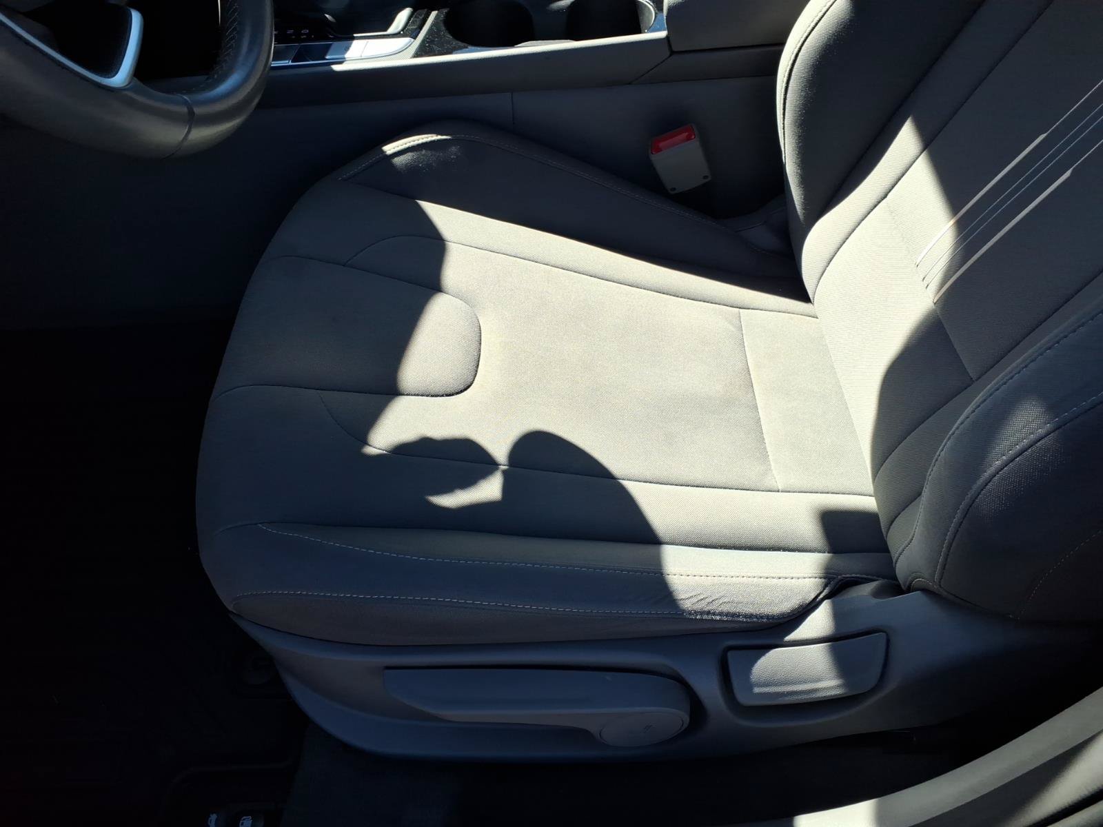 Used 2025 Hyundai Elantra SEL FWD image 13