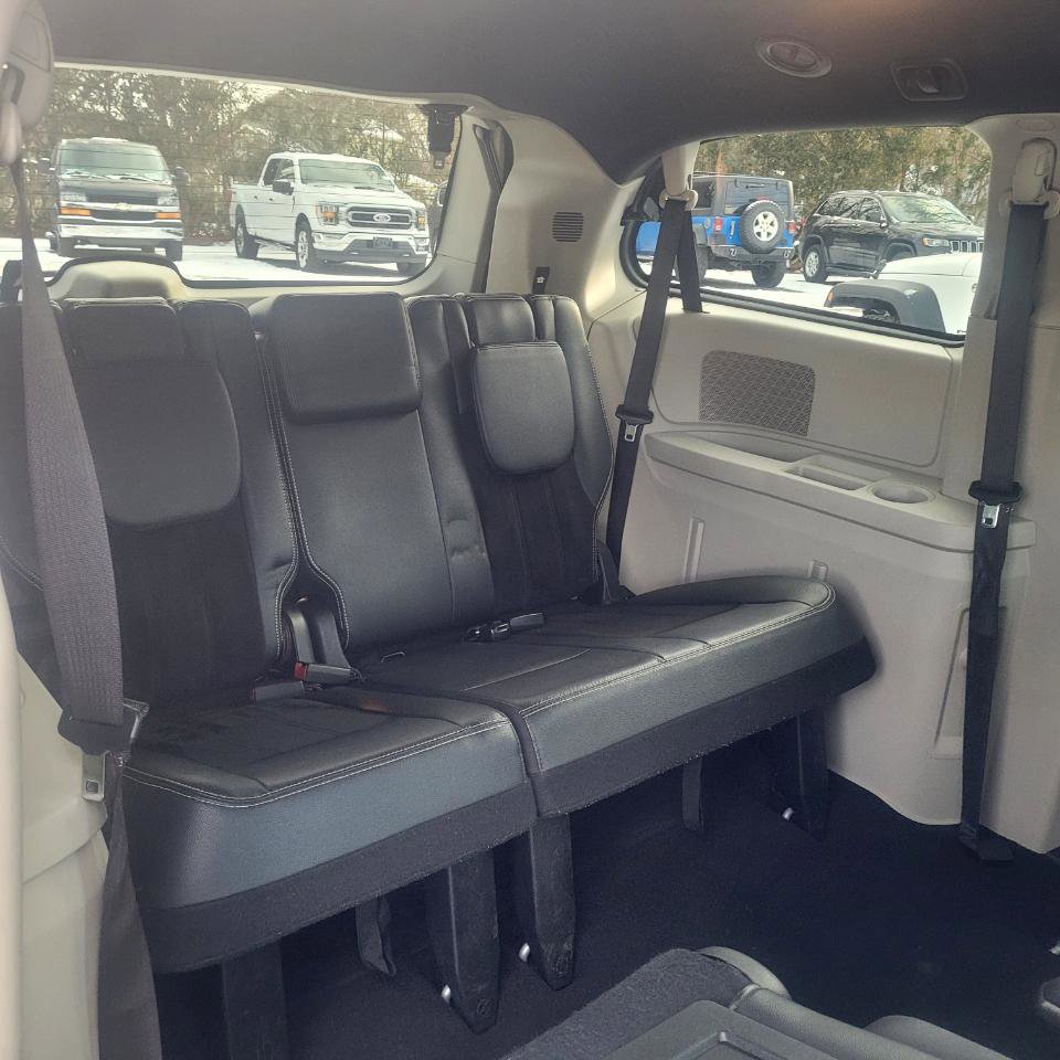 Used 2017 Dodge Grand Caravan SXT image 29