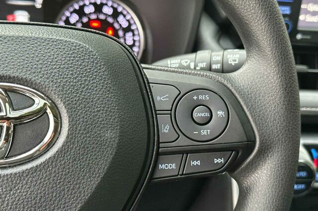 Used 2022 Toyota RAV4 XLE image 31