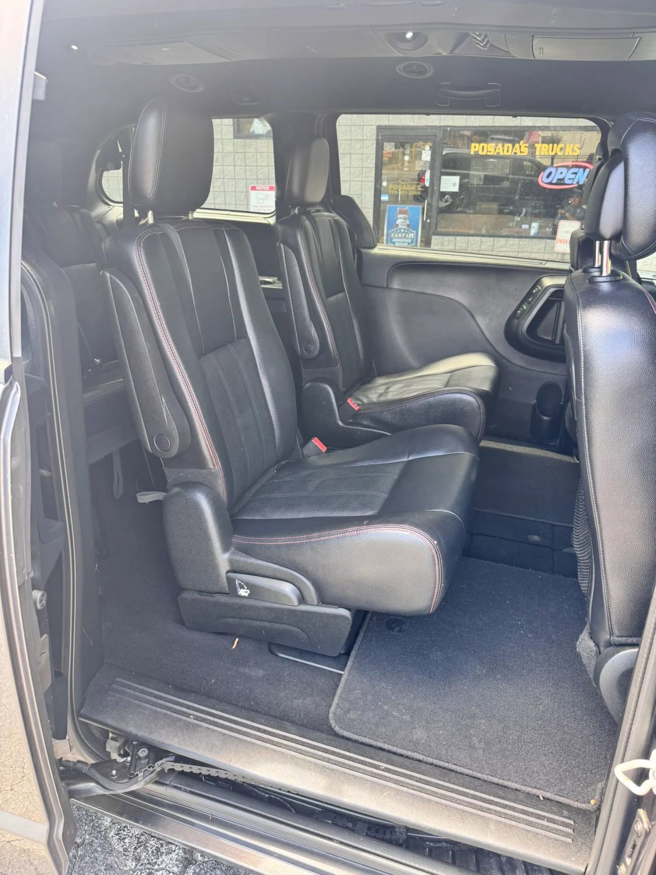 Used 2018 Dodge Grand Caravan GT FWD image 13