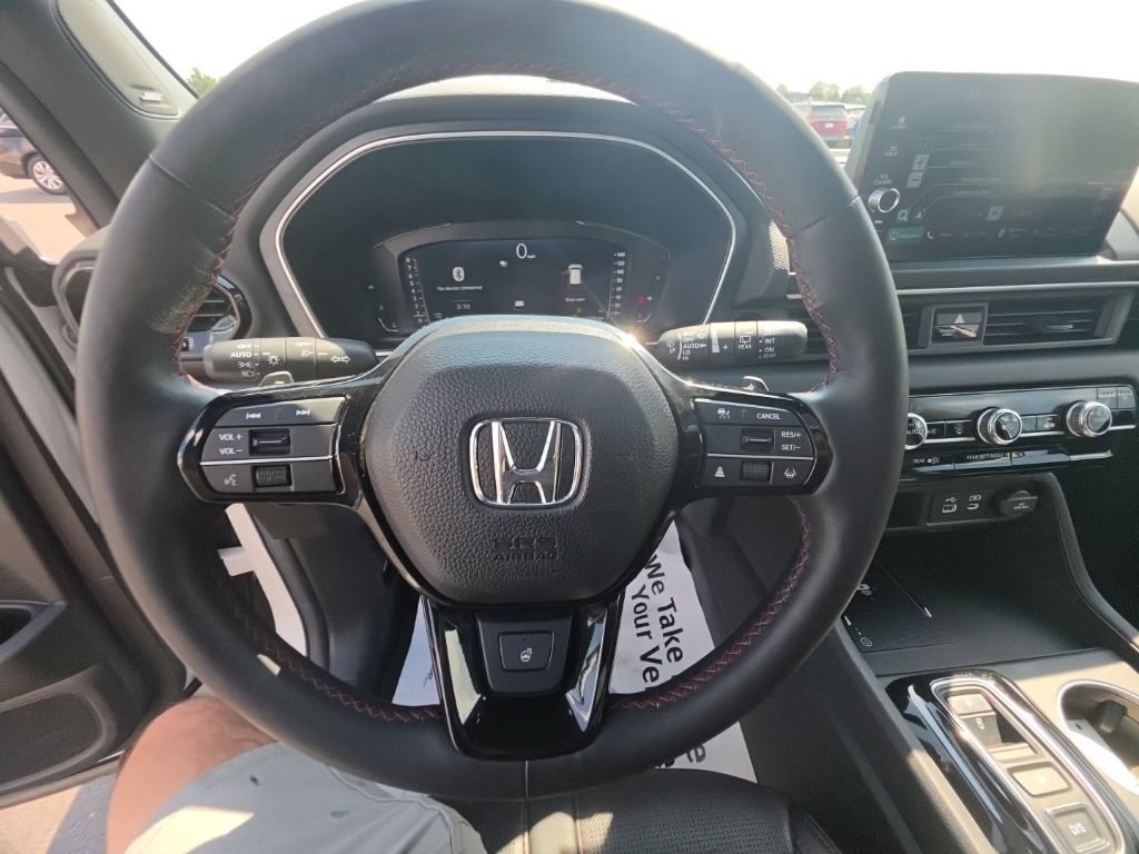 Certified 2025 Honda Pilot Black Edition image 18