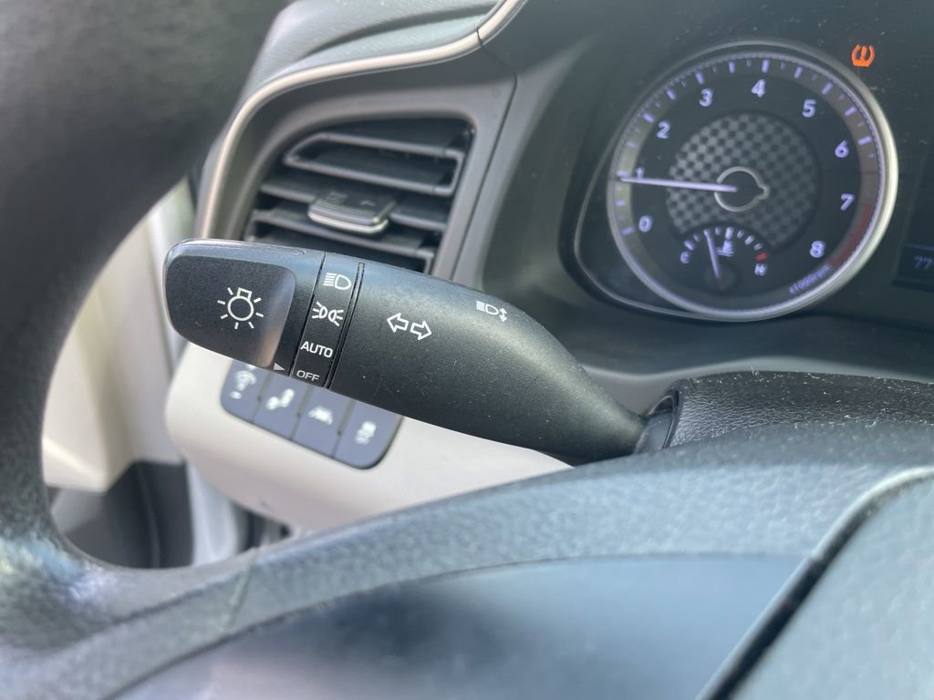 Used 2020 Hyundai Elantra SEL image 15