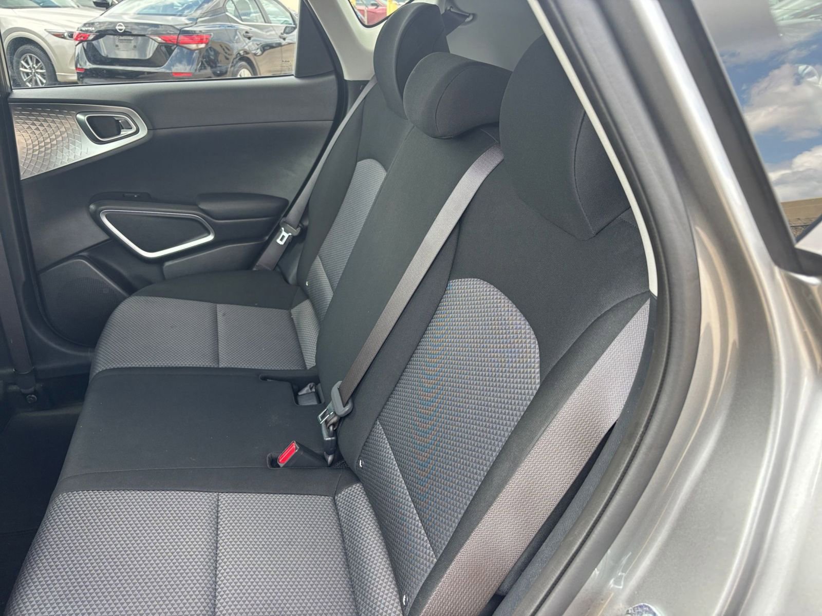 Used 2025 Kia Soul LX w/ LX Technology Package FWD image 36