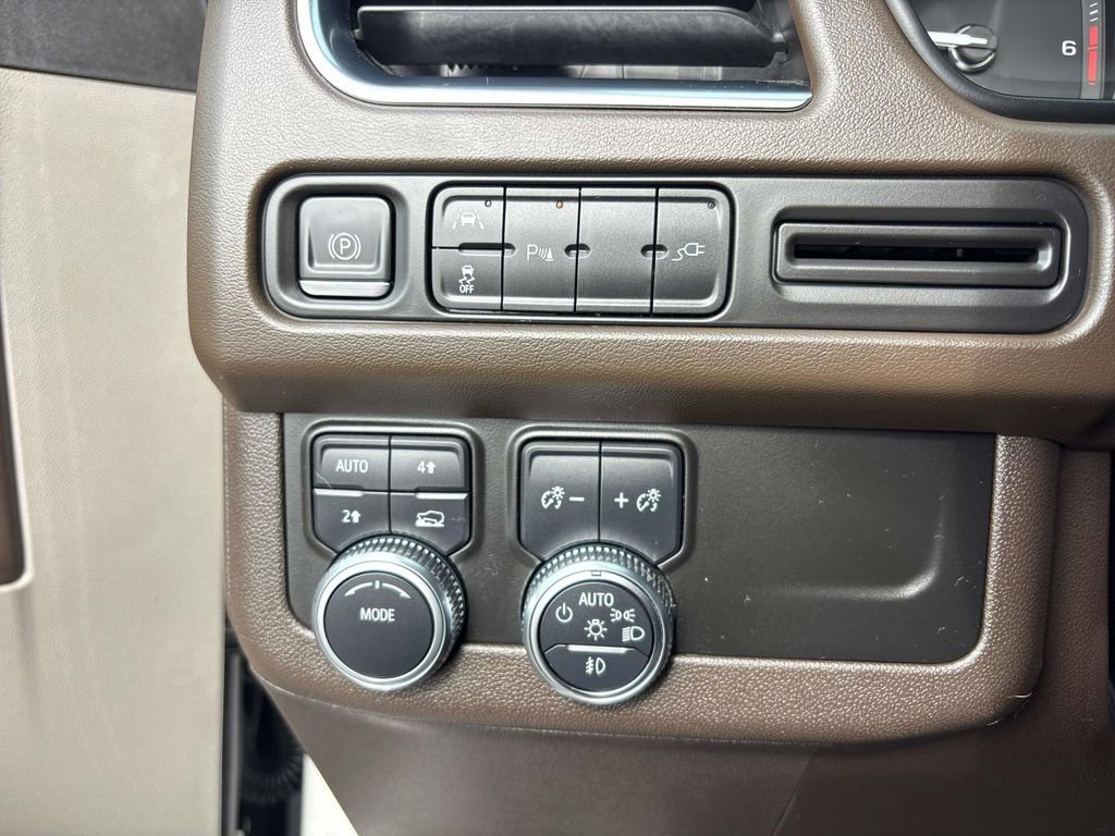 Used 2021 GMC Yukon SLT w/ SLT Premium Package image 22