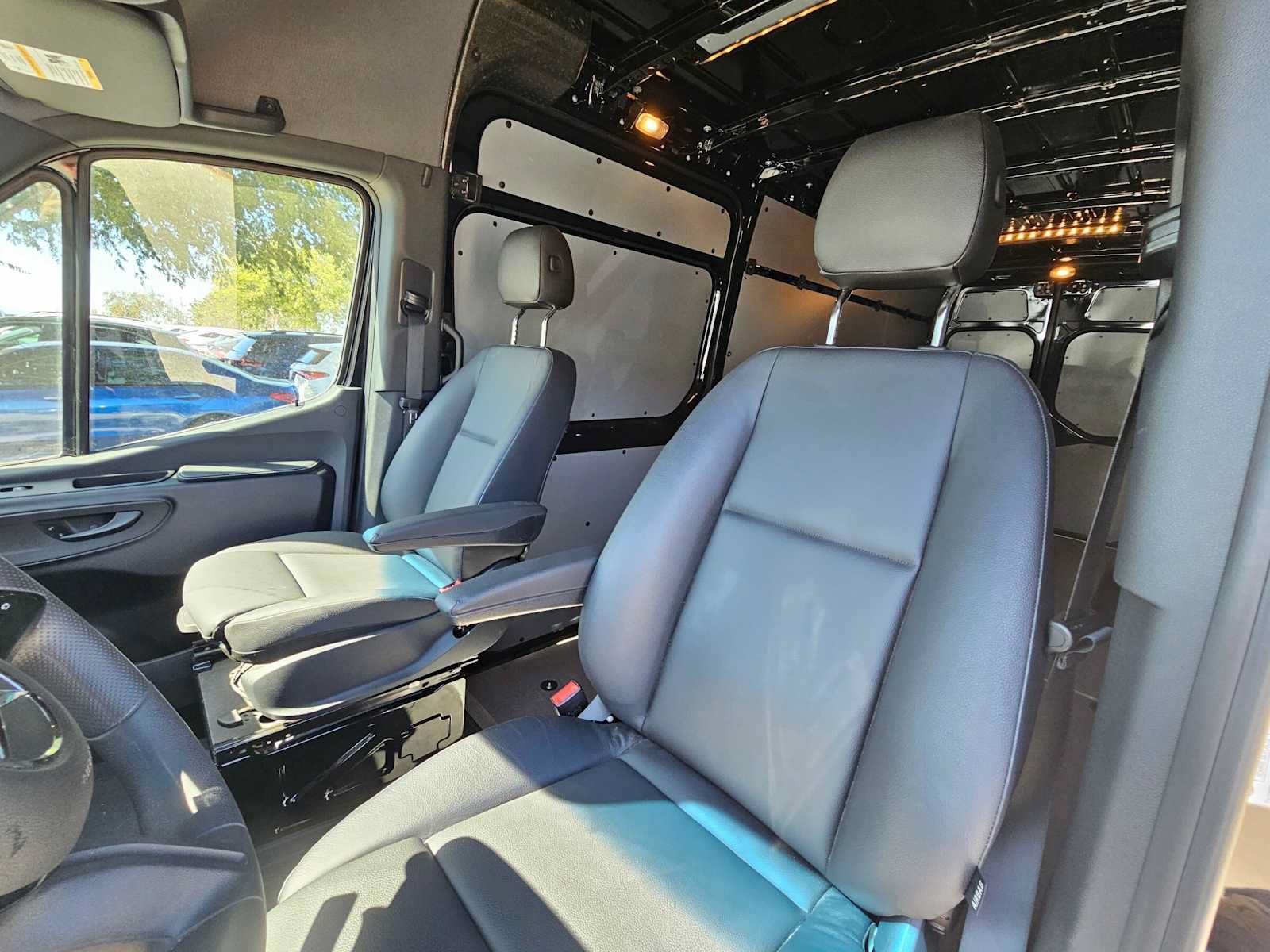 Used 2025 Mercedes-Benz Sprinter 2500 image 21