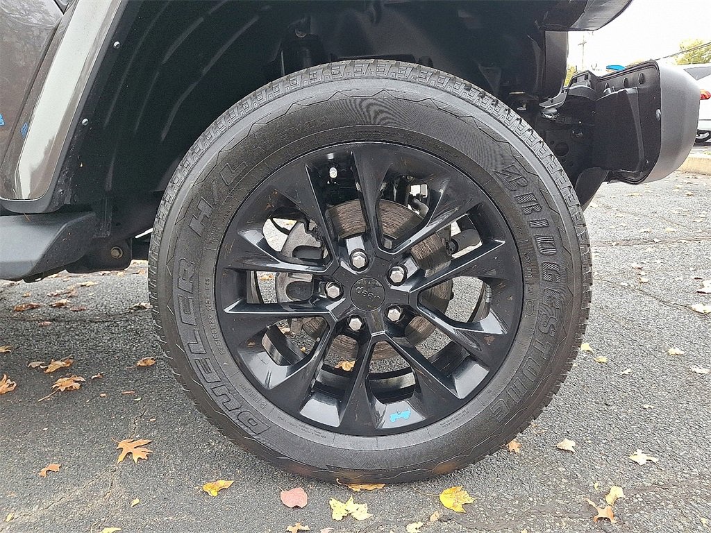 Used 2022 Jeep Wrangler Unlimited Sahara w/ Cold Weather Group image 8