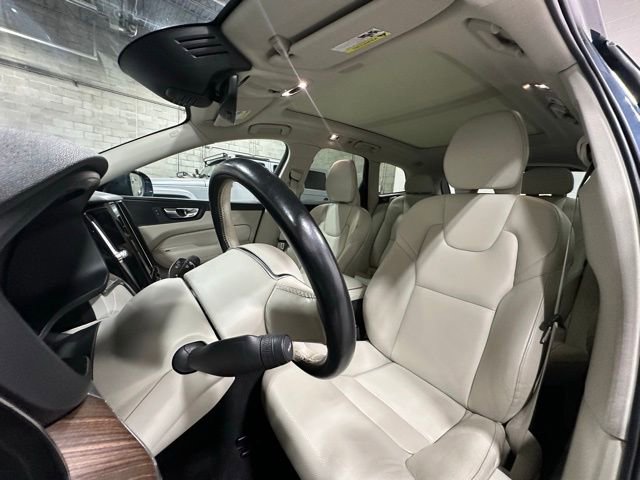 Used 2021 Volvo XC60 T6 Momentum image 14