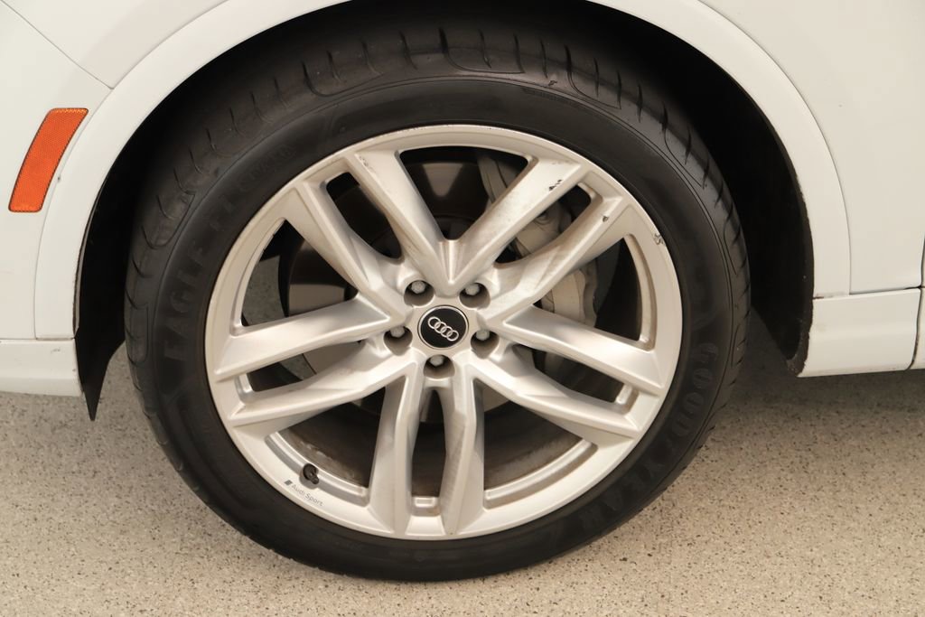 Used 2018 Audi Q7 3.0T Prestige AWD/4WD image 36