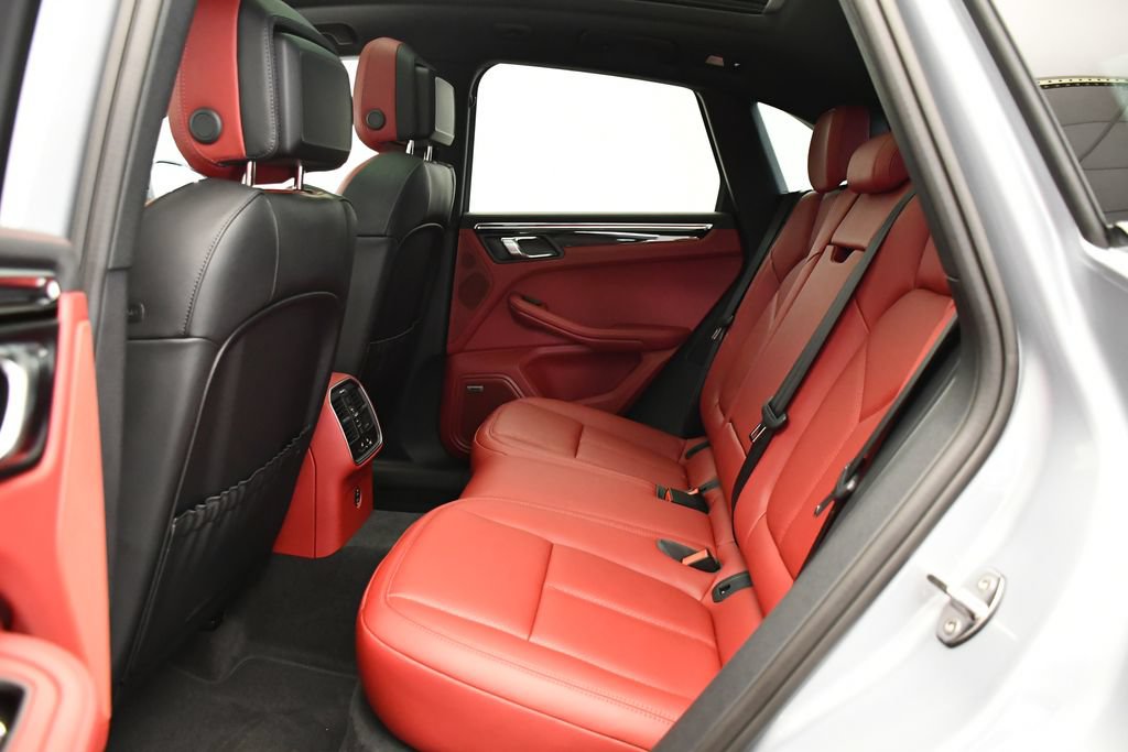 Certified 2026 Porsche Macan AWD/4WD image 45