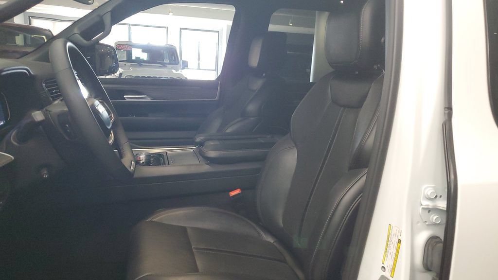 Used 2024 Jeep Wagoneer L Series II w/ Flexible Seating Group RWD image 20