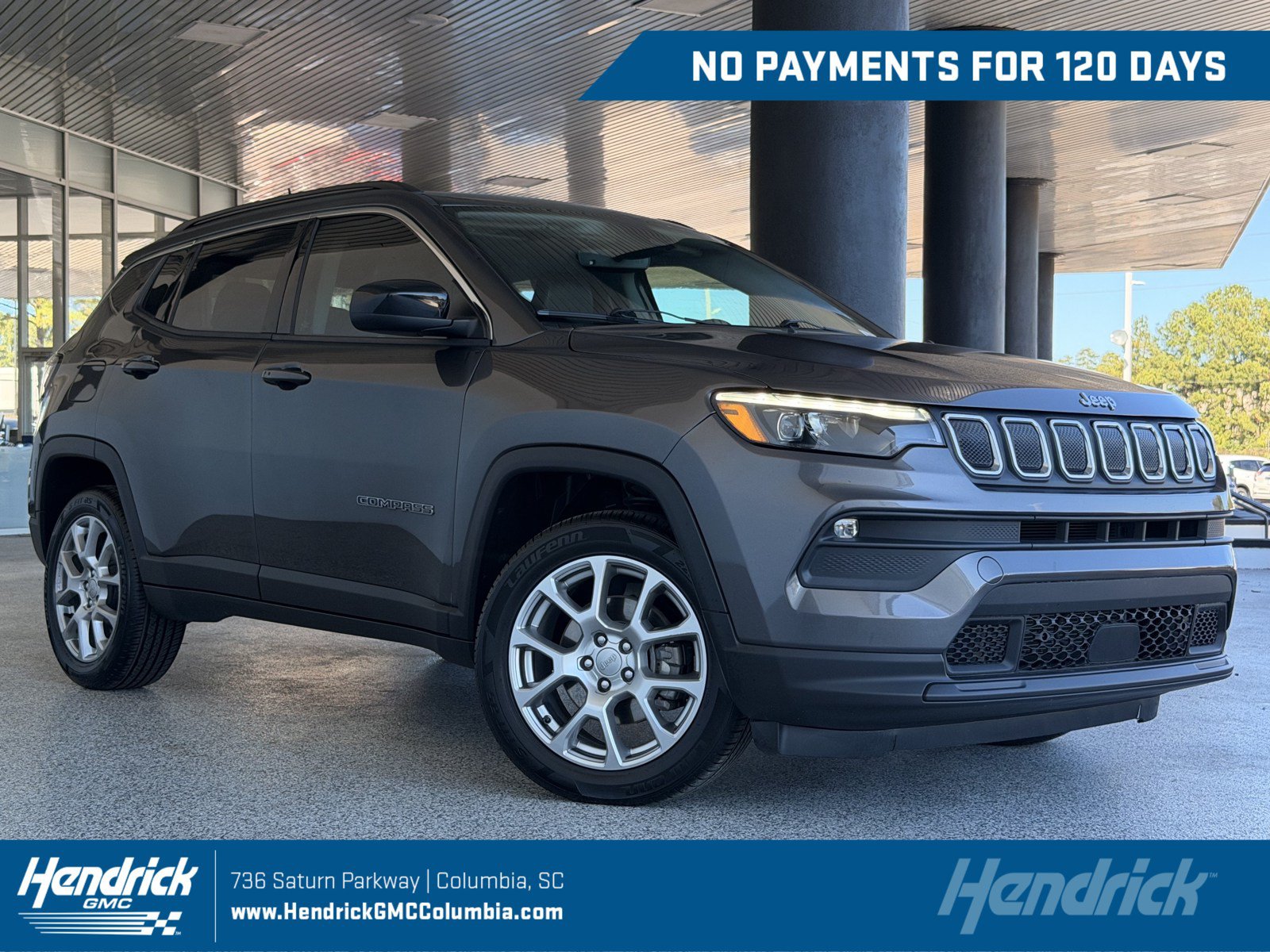 Used 2022 Jeep Compass Latitude w/ Sun and Sound Group AWD/4WD image 1
