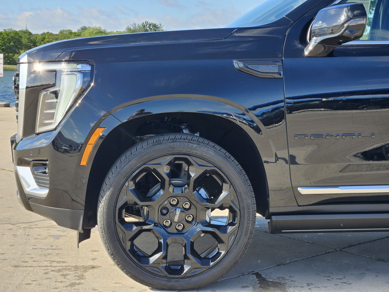 New 2026 GMC Yukon Denali w/ Denali Reserve Package AWD/4WD image 6