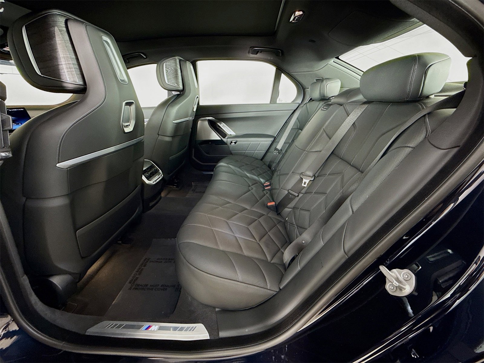 Certified 2023 BMW 760i xDrive w/ Executive Package image 26