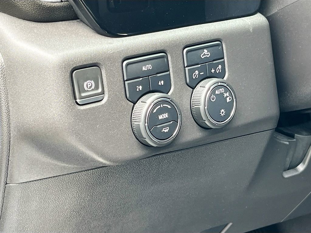 Used 2023 Chevrolet Silverado 1500 LT AWD/4WD image 10