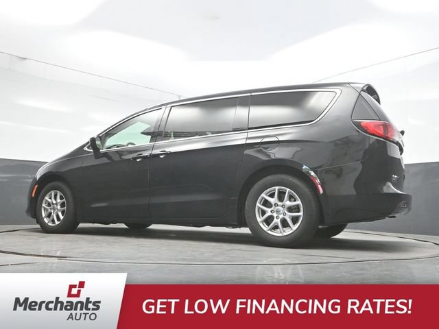 Used 2023 Chrysler Voyager LX FWD image 35
