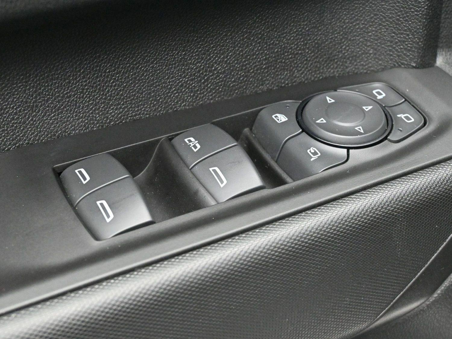 Used 2022 Chevrolet Silverado 2500 Custom w/ Custom Value Package image 12