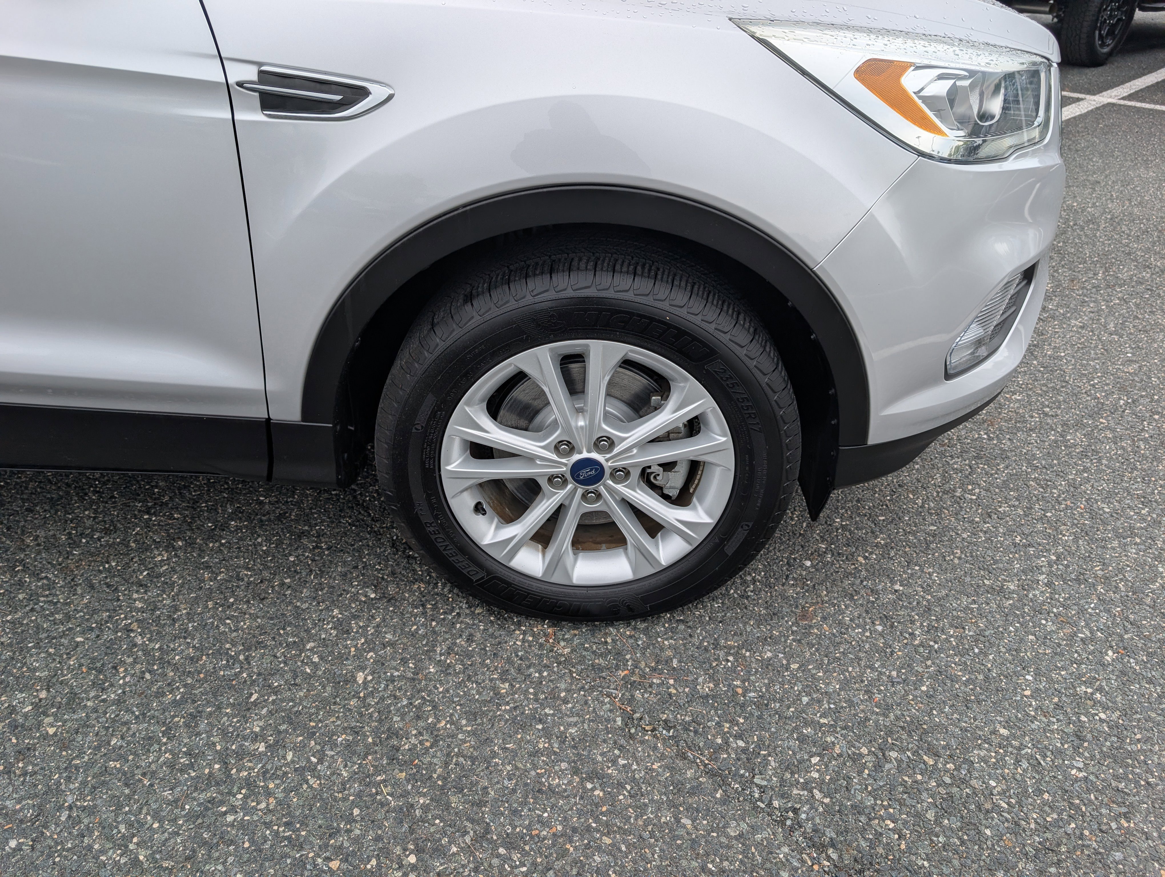 Used 2017 Ford Escape SE w/ Equipment Group 201A AWD/4WD image 9
