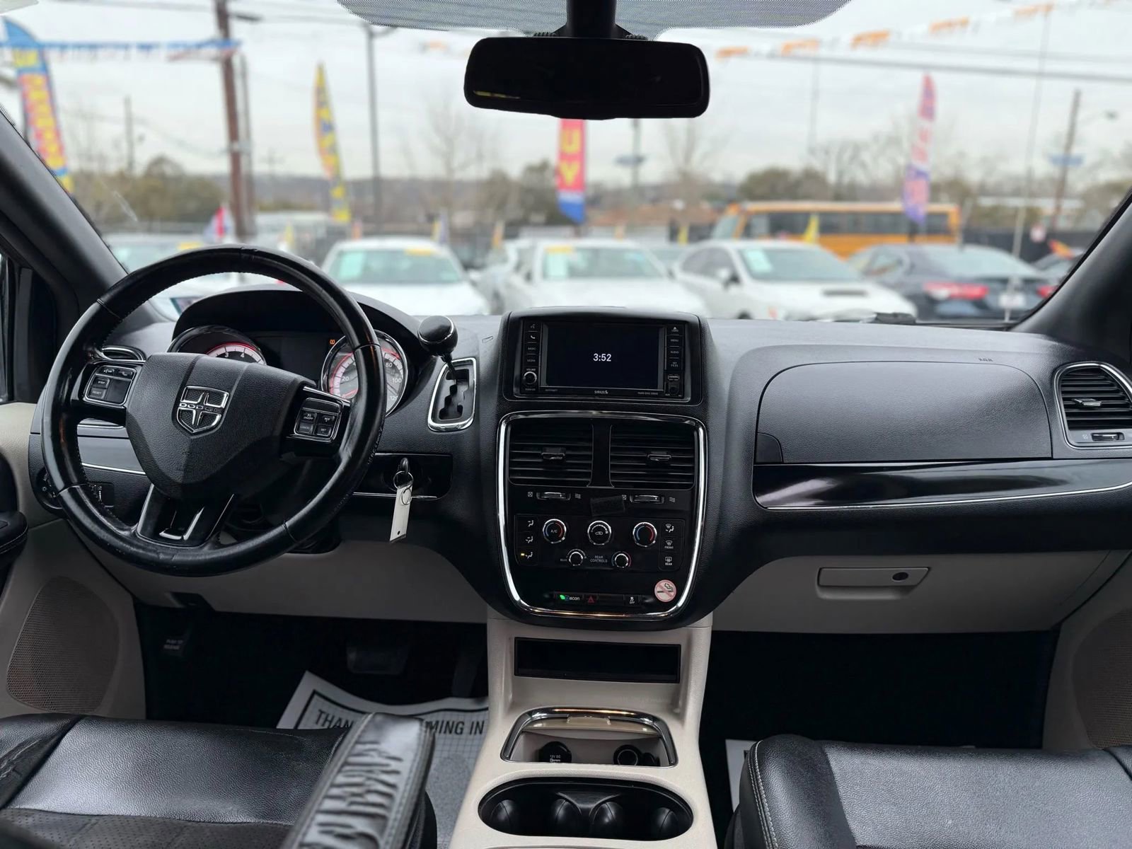 Used 2019 Dodge Grand Caravan SXT image 15