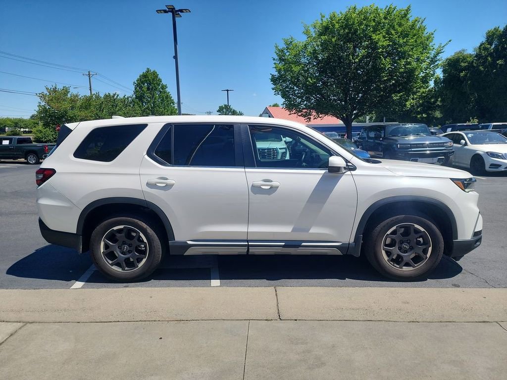 Used 2025 Honda Pilot EX-L image 9