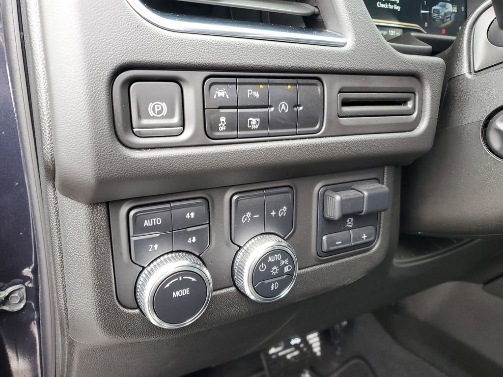 Certified 2024 GMC Yukon XL SLT w/ SLT Luxury Package image 10