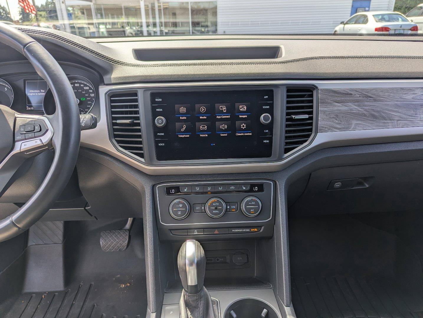 Used 2020 Volkswagen Atlas Cross Sport SE AWD/4WD image 17