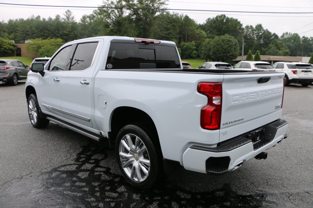 Used 2026 Chevrolet Silverado 1500 High Country AWD/4WD image 3
