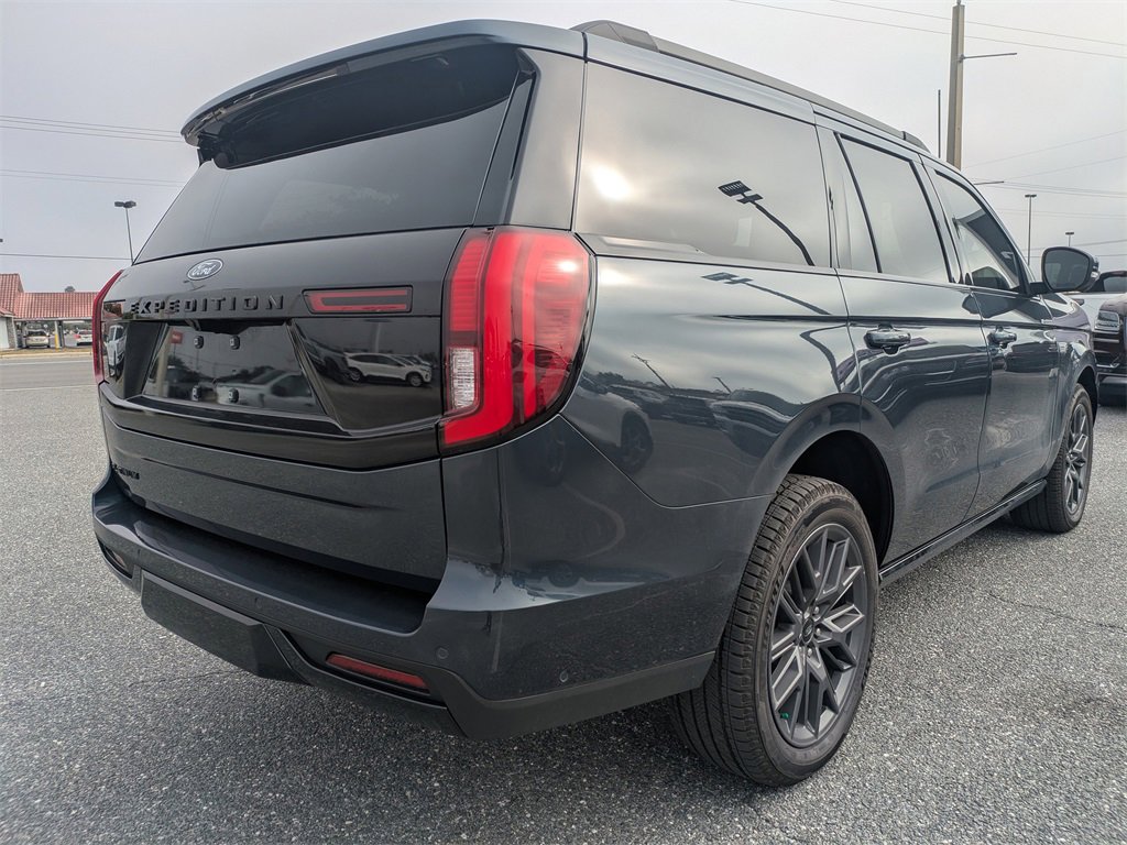New 2025 Ford Expedition Platinum w/ Stealth Performance Package image 3
