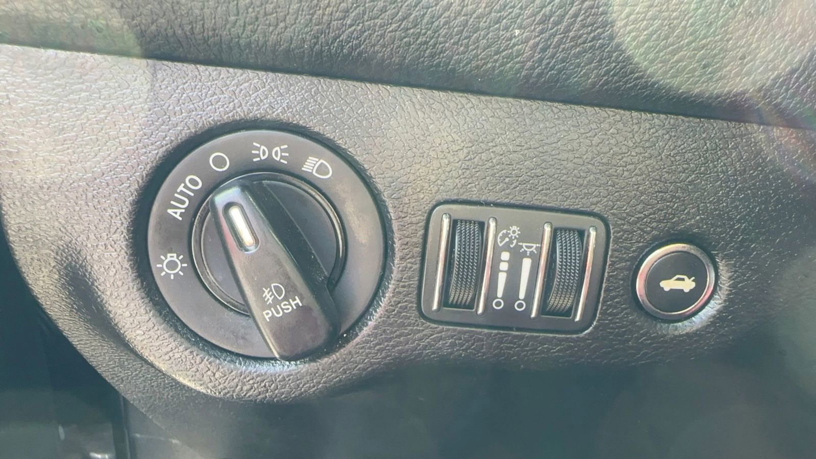Used 2021 Dodge Challenger SXT w/ Driver Convenience Group RWD image 19