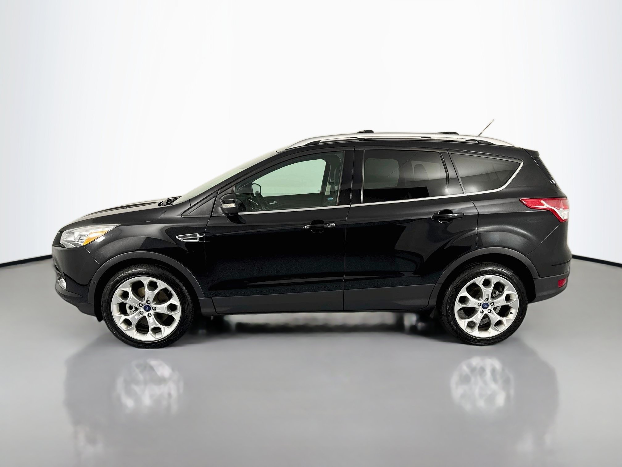 Used 2013 Ford Escape Titanium w/ Parking Technology Pkg FWD image 8