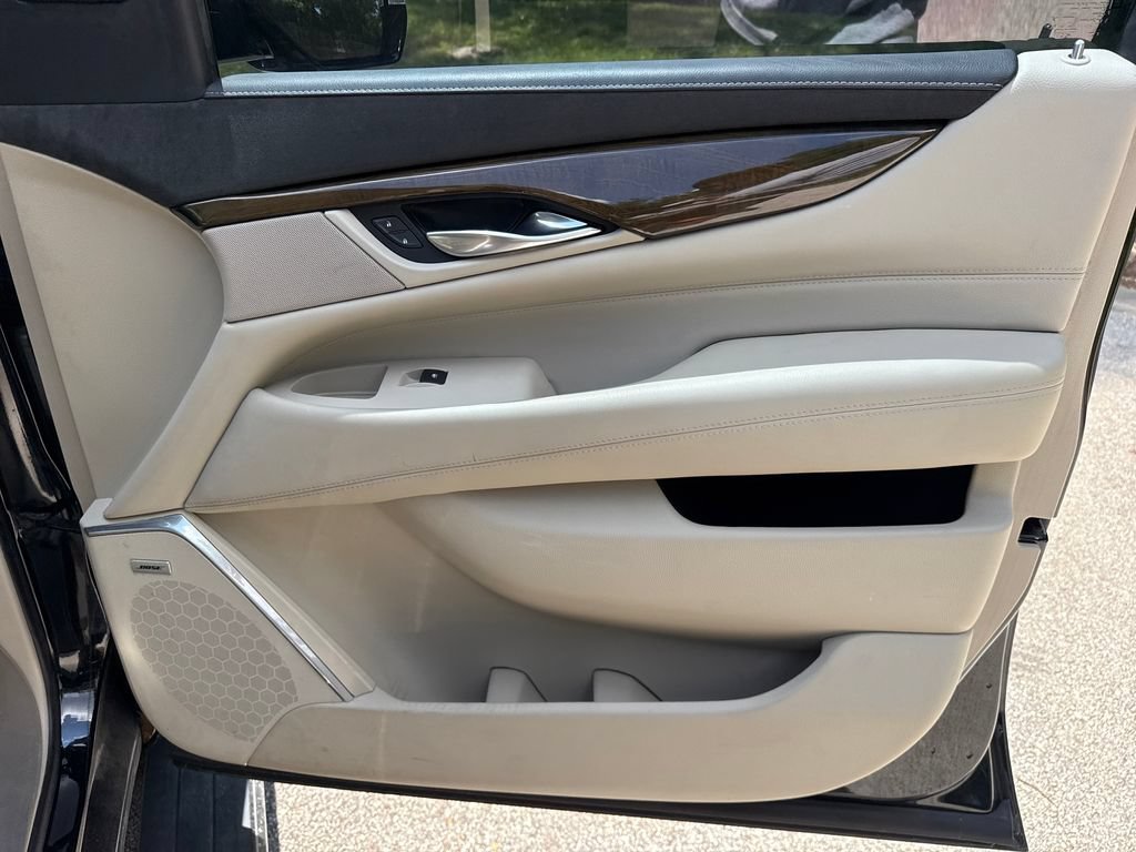 Used 2019 Cadillac Escalade Premium Luxury AWD/4WD image 35
