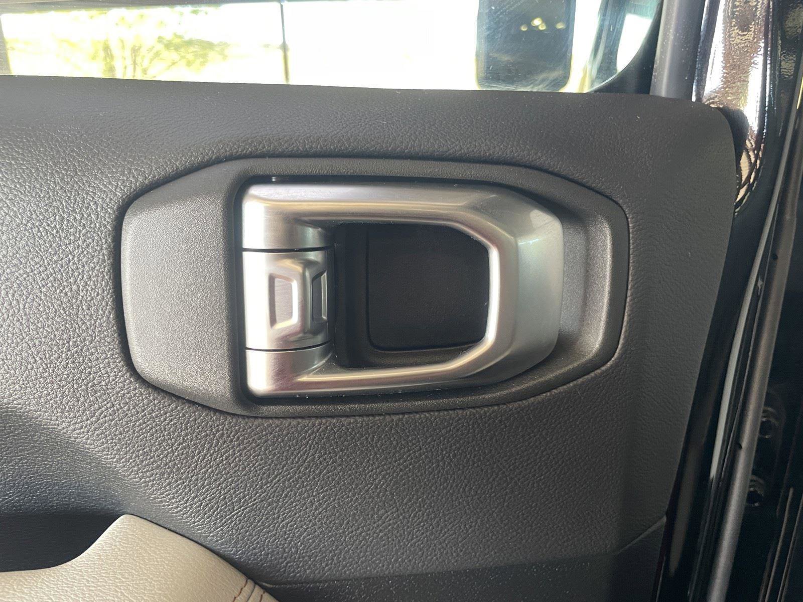 Used 2023 Jeep Gladiator Overland image 28