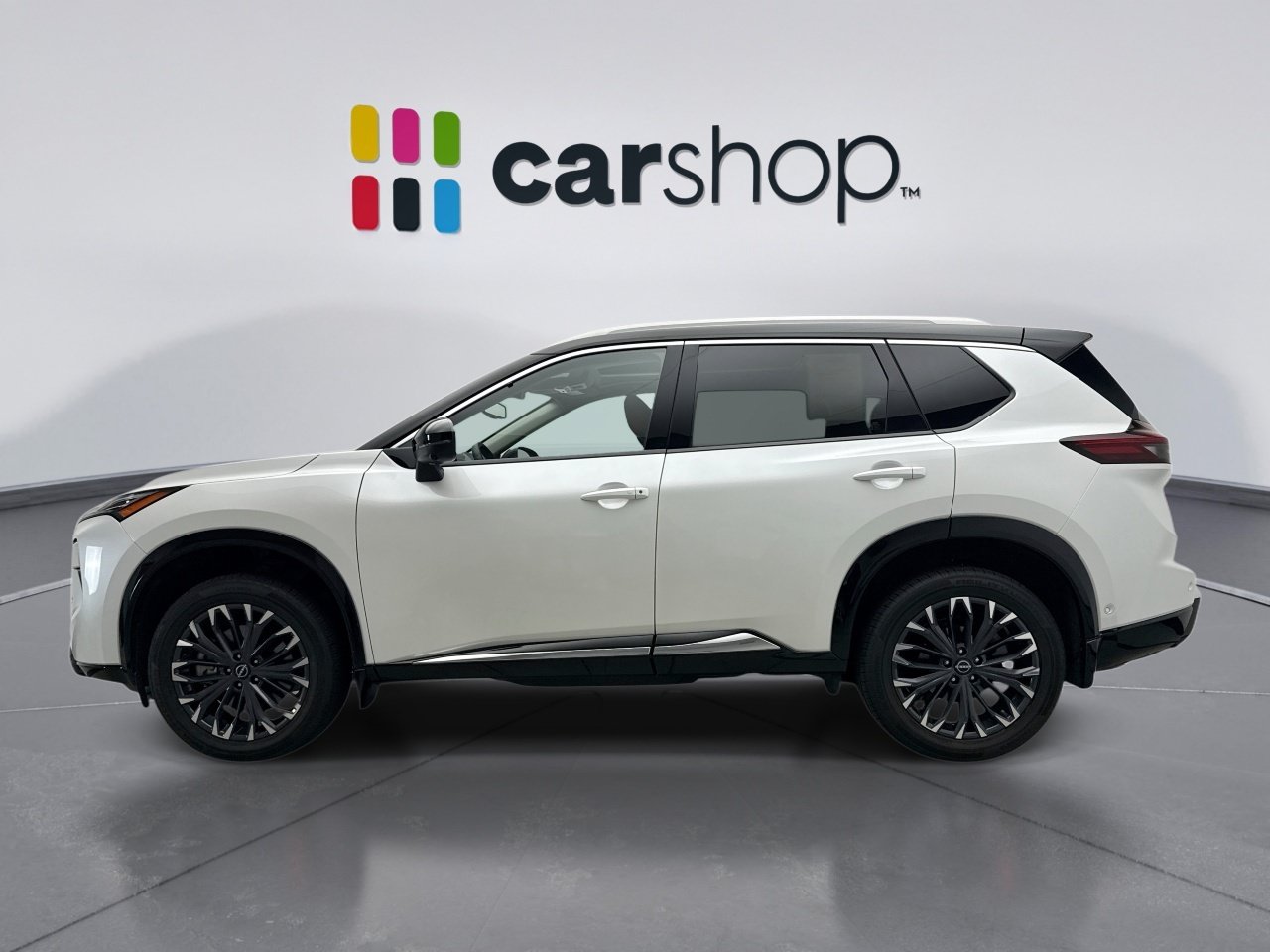 Used 2025 Nissan Rogue Platinum w/ Tech Package AWD/4WD image 2