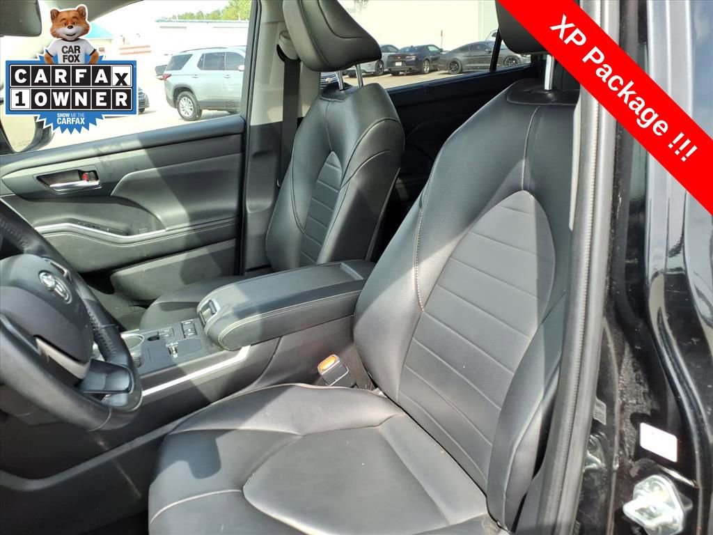 Used 2022 Toyota Highlander XLE image 18