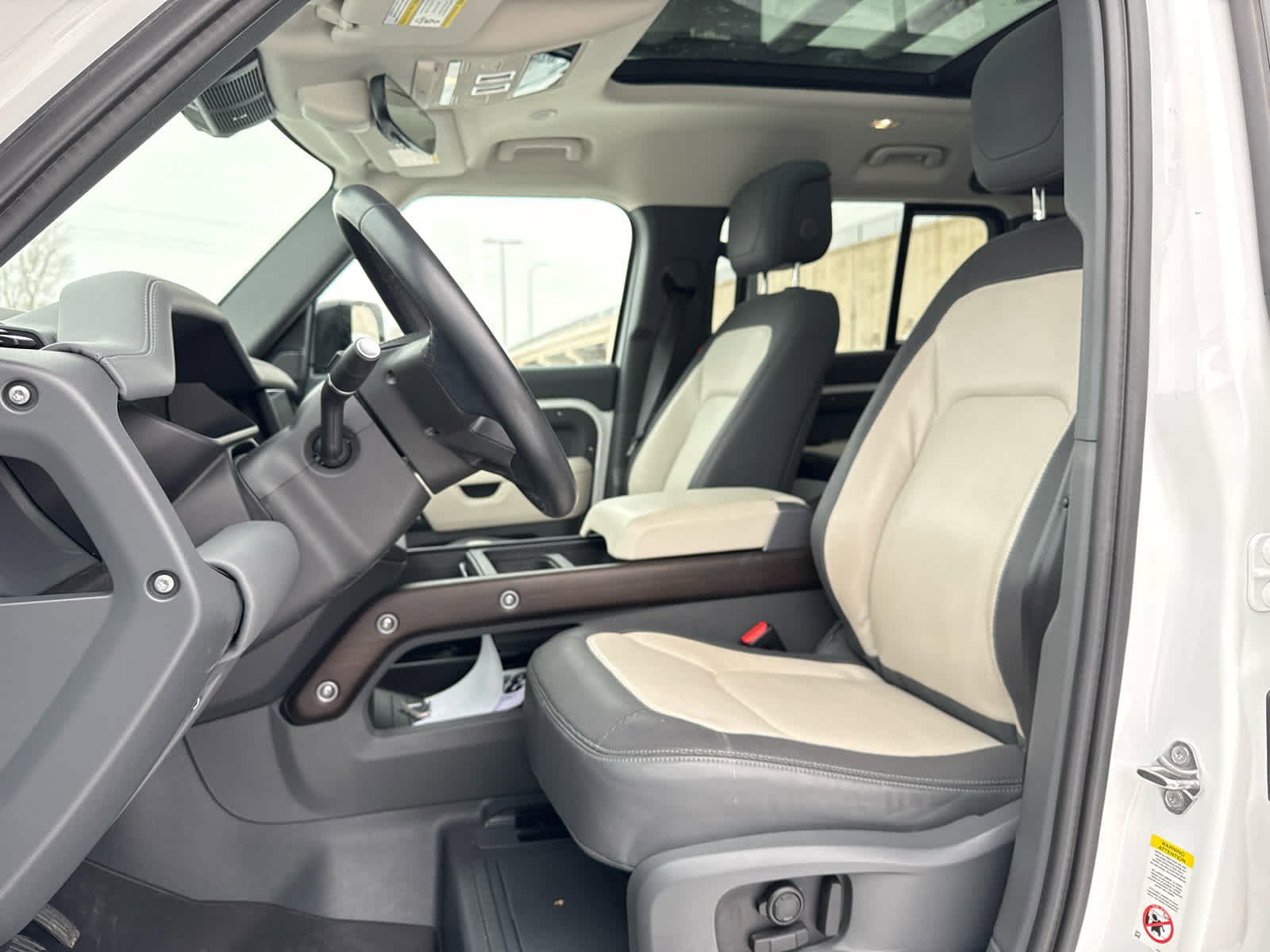 Used 2024 Land Rover Defender 110 X-Dynamic SE image 8