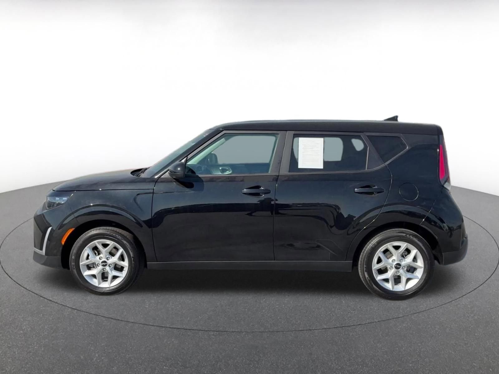 Used 2025 Kia Soul LX w/ LX Technology Package image 9