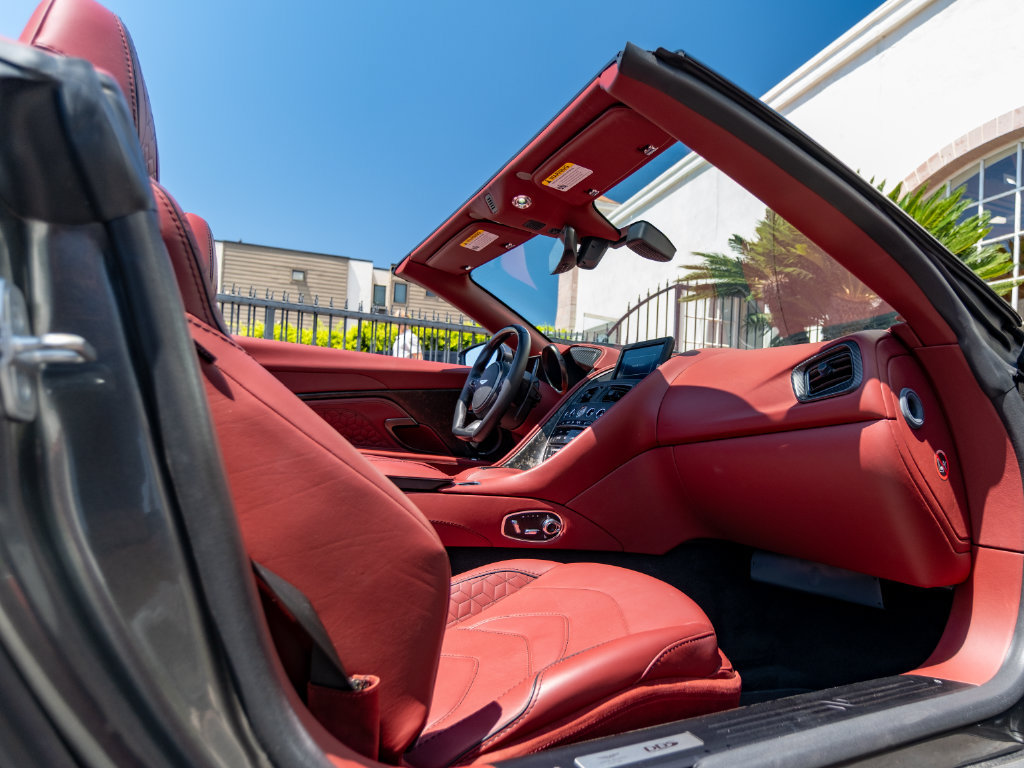 Used 2020 Aston Martin DBS Superleggera Volante RWD image 32