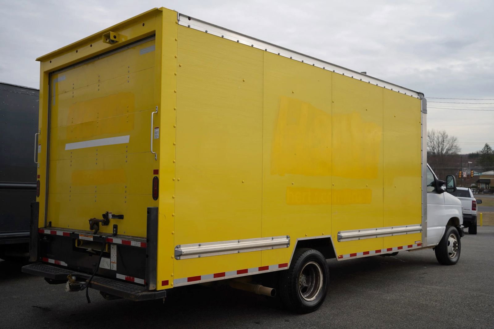 Used 2024 Ford E-350 and Econoline 350 Super Duty w/ Driver's Safety Package RWD image 4