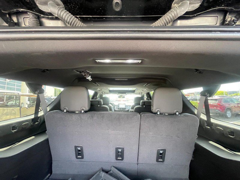 Used 2024 Chevrolet Suburban Z71 w/ Z71 Off-Road Package AWD/4WD image 9