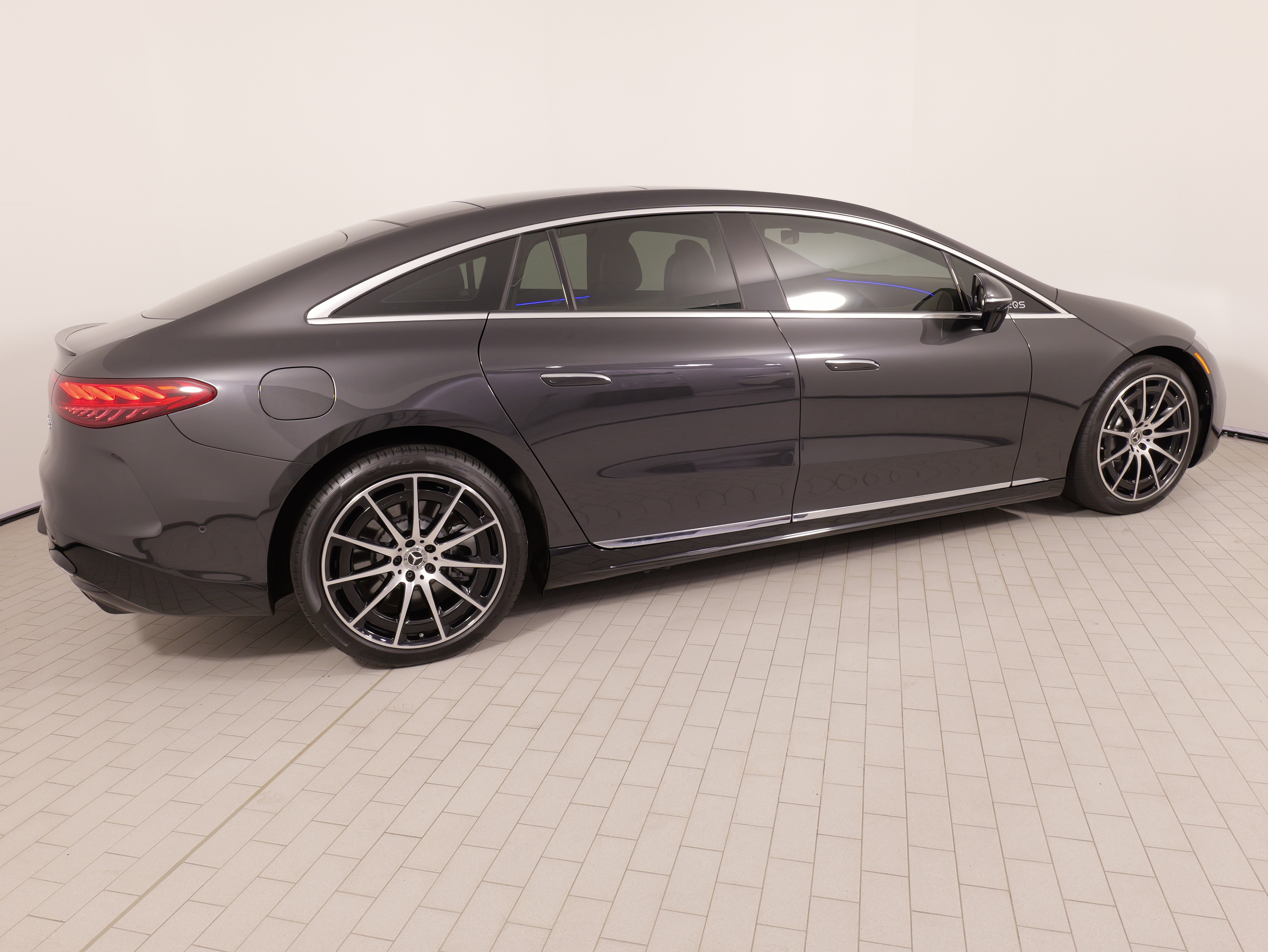 Used 2023 Mercedes-Benz EQS 580 4MATIC Sedan image 11